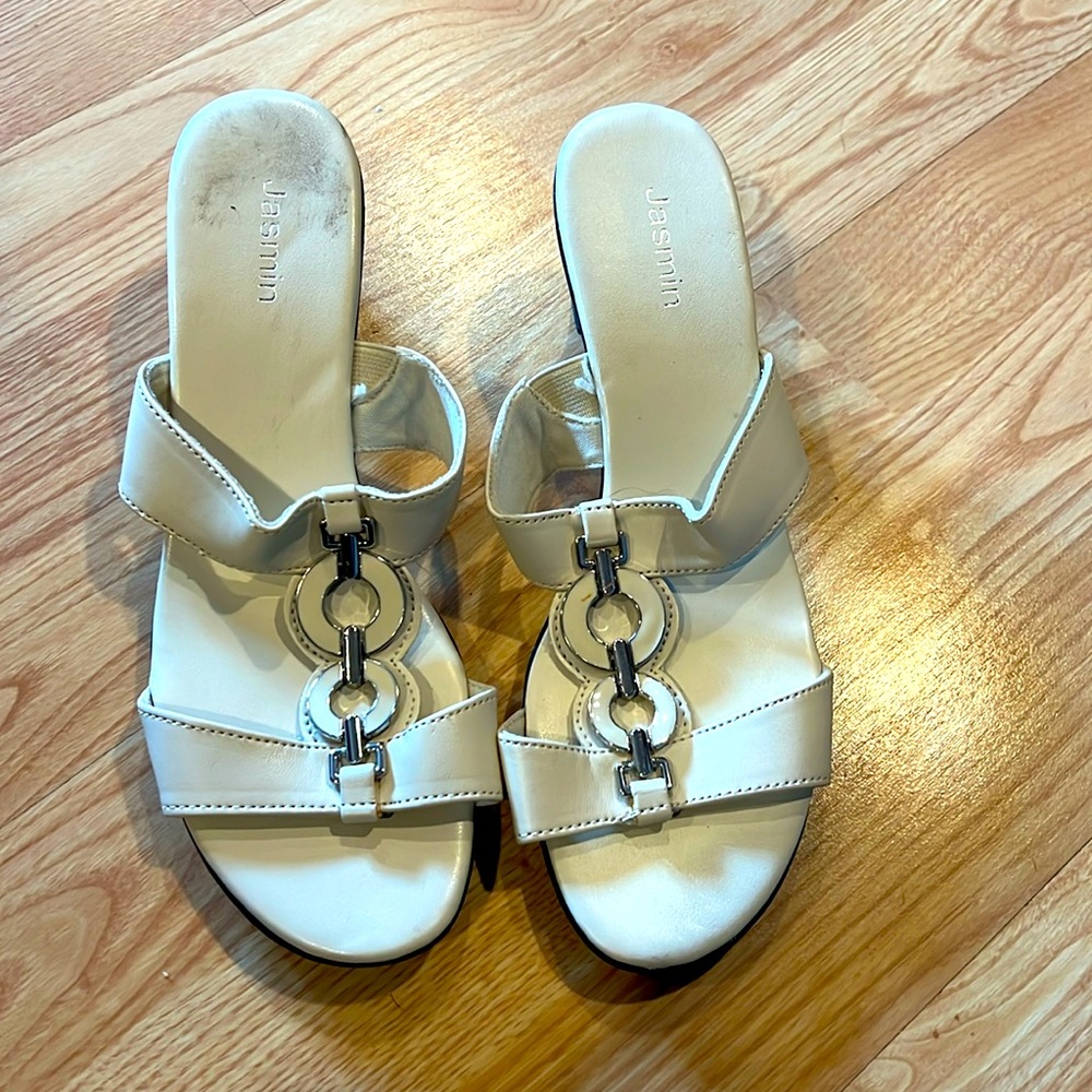 Cream wedges